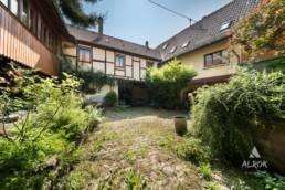 Maison de vigneron du 17ème siècle au sein d’une ancienne cité médiévale / ALROK Immobilier